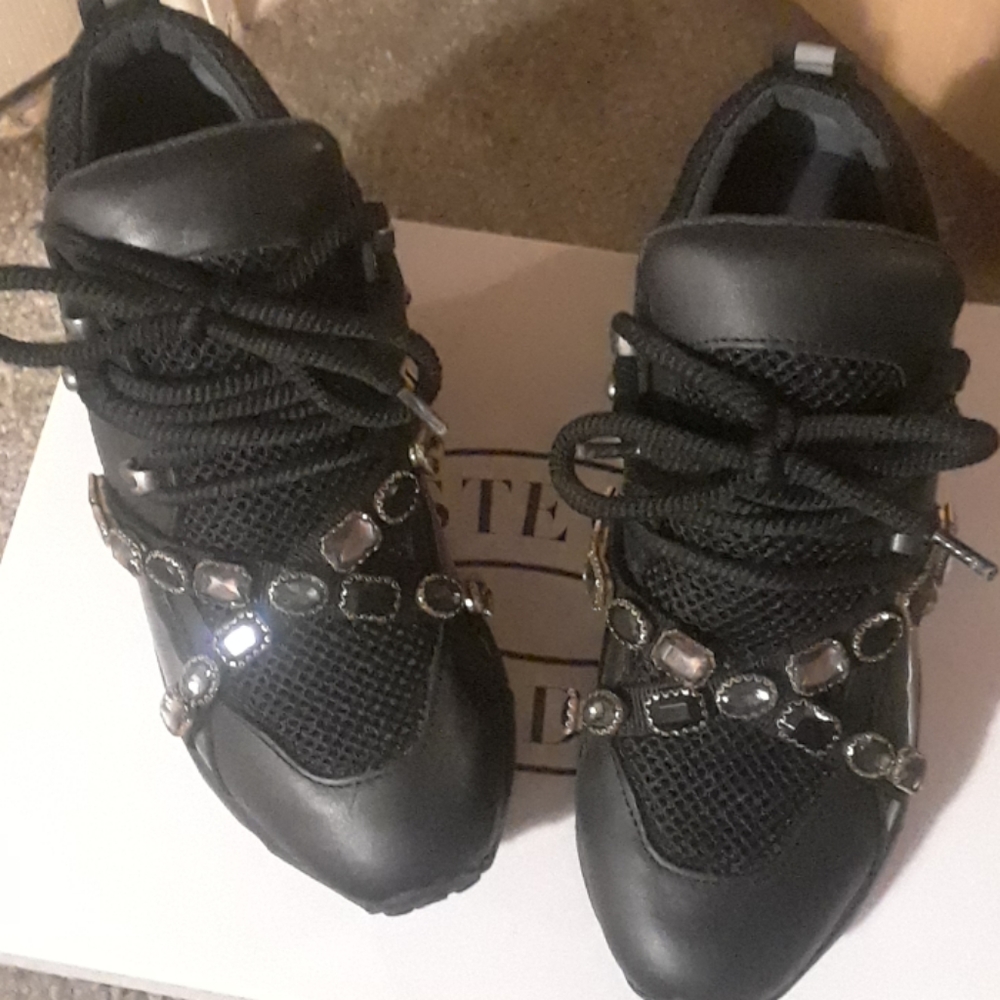 STEVE MADDEN Bling Sneakers worn once!! Beautiful